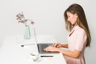 Zo gebruiken vrouwen AI om hun side hustle te laten groeien